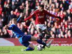 Jarrad-Branthwaite-vs-Marcus-Rashford-di-Liga-Inggris-antara-Manchester-United-vs-Everton.jpg