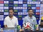Jean-Paul-van-Gastel-Puji-Pemain-PSIM-Yogyakarta-seusai-Tumbangkan-Dewa-United-2-0.jpg
