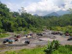 Jip-wisata-bermanuver-di-Kalikuning.jpg