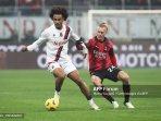 Joshua-Zirkzee-vs-Simon-Kjaer-di-Liga-Italia-Serie-A-AC-Milan-vs-Bologna.jpg
