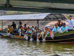 Kegiatan-penebaran-benih-ikan-di-perairan-Waduk-Sermo-7102024.jpg