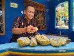 Kenalkan-Durian-Khas-Hulosobo-Pemdes-Setempat-Ajukan-Sertifikat-untuk-Durian-Milik-Mbah-Basar.jpg