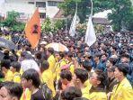 Kericuhan-Demo-Tolak-Revisi-UU-Pilkada-di-Semarang-26-Mahasiswa-Luka-Satu-Korban-Dijahit-Hidungnya.jpg