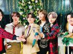 Lirik-Lagu-Natal-Santa-Claus-is-Coming-to-Town-versi-BTS-dengan-Terjemahan-Bahasa-Indonesia.jpg