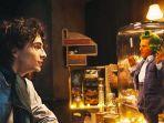 Lirik-Lagu-Oompa-Loompa-OST-Wonka-by-Hugh-Grant-featuring-Timothee-Chalamet.jpg