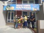 Manna-Kampus-Serahkan-Hadiah-Rumah-pada-Pemenang-Belanja-Luar-Biasa-Murah.jpg