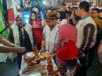 Mendes-PDTT-Buka-Peluang-Kerjasama-Produk-Desa-Se-ASEAN-Lewat-Expo-UMKM-di-Tebing-Breksi.jpg