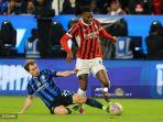 Nicolo-Barella-vs-Rafael-Leao-di-final-Piala-Super-Italia-antara-Inter-Milan-vs-AC-Milan.jpg