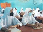 PTM-Penuh-Digelar-di-SMPN-1-Mungkid-Magelang-Pelajar-Mengaku-Senang-Bisa-Sekolah-Normal-Lagi.jpg