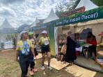 Para-pelari-Sriharjo-Forest-Trail-Run-berbelanja-produk-UMKM-lokal-di-stand-SiBakul.jpg