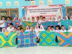 Para-siswa-MTs-Negeri-2-Gunungkidul-membuat-batik-jumputan.jpg