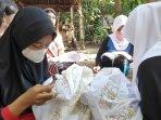 Pelajar-dari-Pandak-Batu-Singkawang-dan-Deli-Serdang-Binaan-YPA-MDR-Belajar-Membatik-Bersama.jpg
