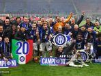 Pemain-Inter-Milan-merayakan-gelar-Liga-Italia-Serie-A-setelah-menang-2-1-atas-AC-Milan-di-San-Siro.jpg