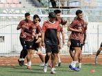 Pemain-Madura-United-saat-menjalani-latihan-tim.jpg