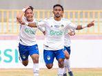 Pemain-PSIM-Yogyakarta-Ari-Maring-selebrasi-cetak-gol.jpg