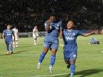 Pemain-PSIM-Yogyakarta-merayakan-gol-ke-Persekat-2392022.jpg