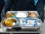 Penampakan-Menu-Makan-Siang-Siswa-dari-Dapur-Magelang-yang-Ditinjau-Prabowo-Subianto.jpg