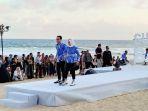 Peragaan-busana-Batik-Fashion-Beach-di-Pantai-Sepanjang-Gunungkidul.jpg