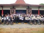 Peringati-Hari-Guru-Bupati-Kebumen-Bagikan-Hadiah-32-Sepeda-untuk-Siswa-Berprestasi.jpg