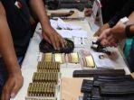 Polres-Keerom-dan-Satgas-Intel-Ops-Damai-Cartens-Polda-Papua-Sita-Ratusan-Peluru-dan-Senpi-Rakitan.jpg