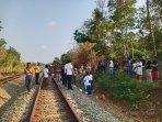 Polres-Purworejo-dan-PMI-sedang-evakuasi-korban-tertabrak-kereta.jpg