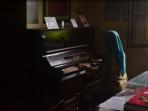 Potret-Bermain-Piano-Ki-Hadjar-Dewantara.jpg