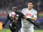 Randal-Kolo-Muani-vs-Kim-Min-jae-di-Liga-Champions-antara-Eintracht-Frankfurt-vs-Napoli.jpg
