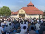 Salat-Idulfitri-1444-H-Jumat-2142023-di-Pelataran-Masjid-Gedhe-Kauman-Yogyakarta.jpg