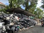Sampah-di-depo-Kotabaru-makin-membeludak.jpg