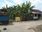 Satu-unit-truk-pembawa-tanah-uruk-tol-melintas.jpg