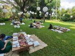 Sensasi-sarapan-berkelas-namun-dengan-suasana-ala-piknik-di-alam-terbuka.jpg