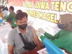 Seorang-warga-Magelang-saat-disuntik-vaksin-di-Museum.jpg
