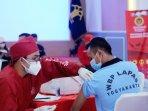 Seorang-warga-binaan-telah-disuntik-vaksin-booster-Rabu-2332022.jpg