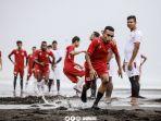 Sepekan-Jelang-Kick-Off-Liga-1-20222023-PSS-Sleman-Genjot-Fisik-Pemain-di-Pantai-Depok.jpg