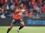 Siapa-Jeremy-Jacquet-Bek-20-Tahun-yang-Mirip-Saliba-Kabarnya-Bisa-Jadi-Amunisi-Baru-Arsenal.jpg