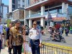 Singgih-Raharjo-saat-meninjau-giat-penertiban-parkir-liar.jpg