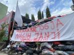 Warga Pasang Spanduk Protes di Depo THR Kota Yogyakarta, Tagih Janji Pemkot soal Pengelolaan Sampah
