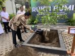 Sri Sultan HB X Tanam Pohon Kantil, Pemda DIY Jadikan Reformasi Hijau Bagian dari Budaya Birokrasi