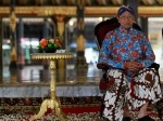 Sri-Sultan-Hamengku-Buwono-X-di-Bangsal-Kencono.jpg