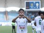 Striker-PSS-Hokky-Caraka-melakukan-selebrasi-8823.jpg