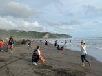 Suasana-sore-hari-di-Pantai-Parangtritis-belum-lama-ini.jpg