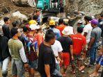 Tebing-longsor-di-area-tambang-pasir-dan-batu-di-lereng-Gunung-Merapi.jpg