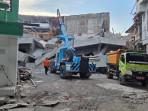 Tim-SAR-Kerahkan-Crane-untuk-Pindahkan-Material-Runtungan-Bangunan-Ponpes-Al-Khoziny-Sidoarjo.jpg