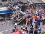 Tragedi-Tanjakan-Kalijambe-Purworejo-Kembali-Terulang-Truk-Tangki-Hantam-Mobil-dan-Kios-Pasar.jpg