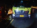 Truk-Tronton-Tabrak-Rambu-dan-Lampu-Jalan-di-Wates-Kulon-Progo-Diduga-Sopir-Mengantuk.jpg