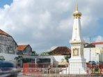 Tugu-Golong-Gilig-atau-Tugu-Jogja-atau-Tugu-Pal-Putih.jpg