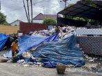 Tumpukan-Sampah-di-Depo-Mandala-Krida-Timbulkan-Bau-Omzet-Pedagang-Anjlok-50-Persen.jpg