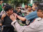 Unjukrasa-Tolak-UU-TNI-di-Sukabumi-Ricuh-Seorang-Pendemo-Alami-Retak-Tulang-Hidung.jpg