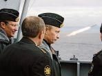 Vladimir-Putin-sedang-menonton-peluncuran-rudal-pada-2005.jpg