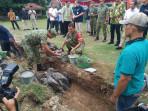 Wakil-Panglima-TNIpeletakan-batu-pertama-pembangunan-KDMP-di-Desa-Randulanang.jpg